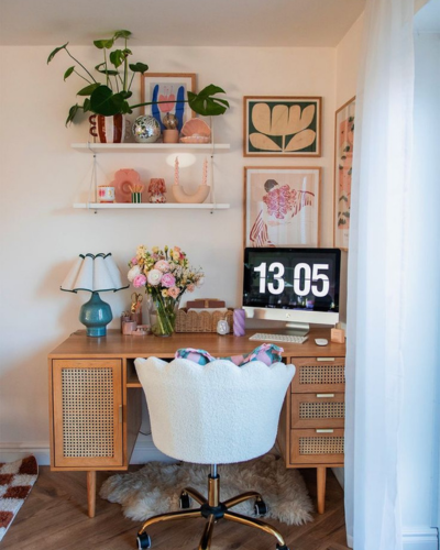 Bureau personnalisé et organisé
